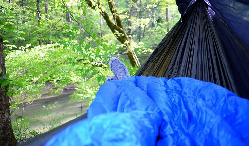 Best Top Quilts for Hammock Camping
